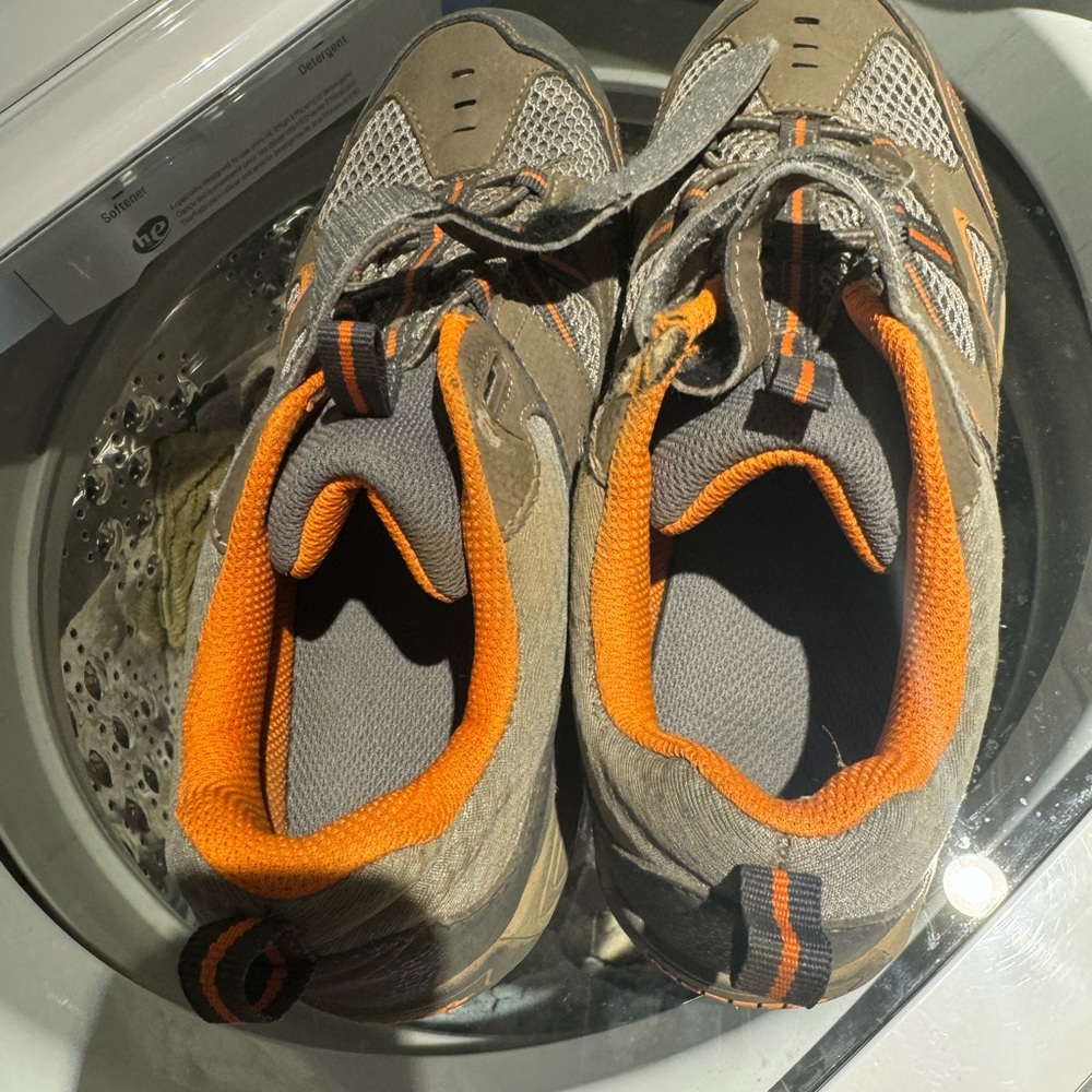 Merrell hiking shoe big boys size 7